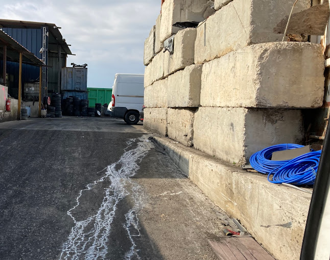 Aperçu des activités de la casse automobile MB RECYCLAGE située à VITROLLES (13127)